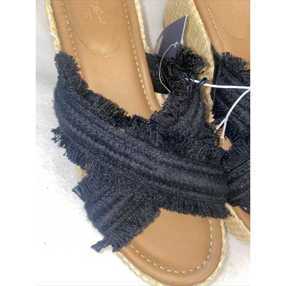 Universal Thread brand new